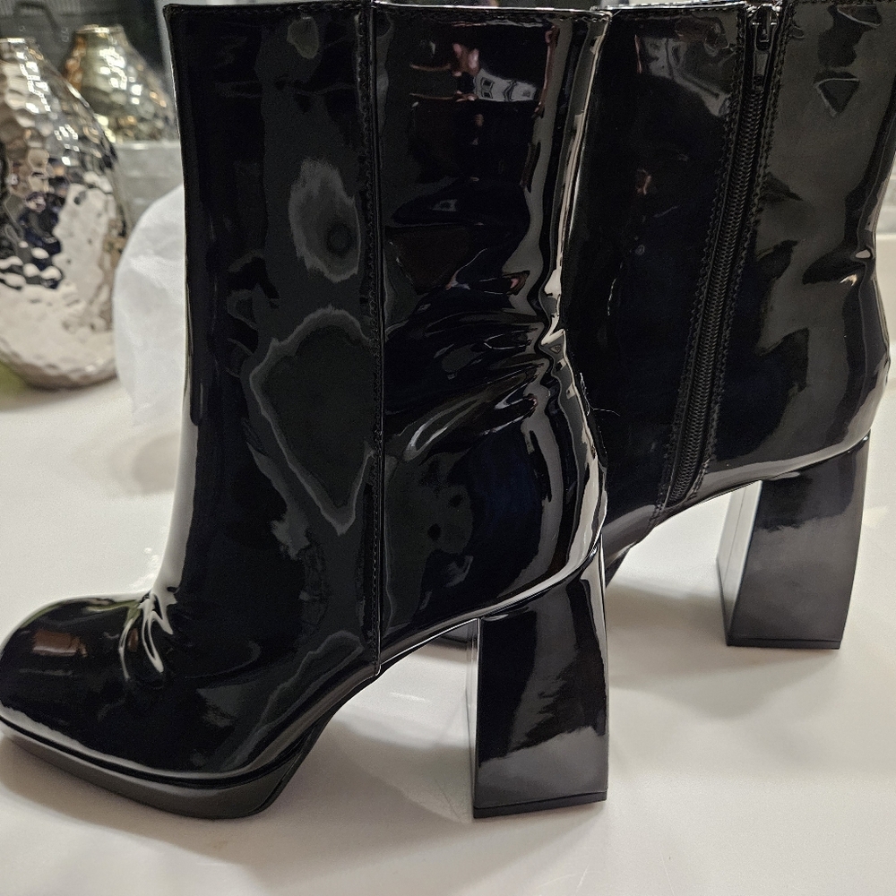 Boots Never worn, no tags